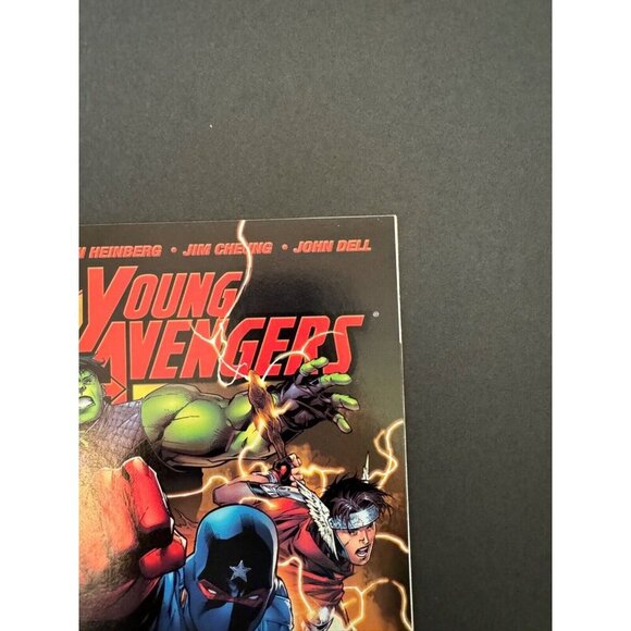 Young Avengers #1 VF/NM; NEWSTAND* 1st appearance of Kate Bishop Patriot Hulking - Picture 4 of 10